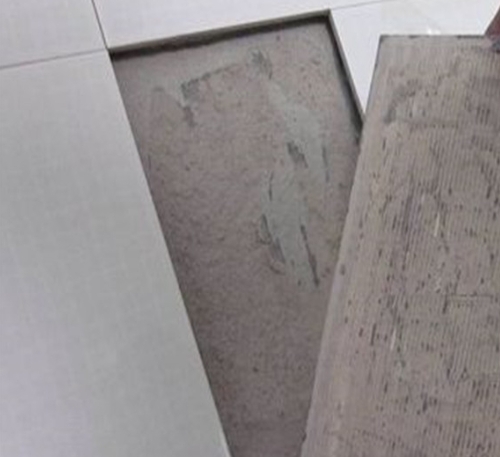 定西市瓷砖空鼓维修公司分享瓷砖铺贴时如果打浆（即涂抹在瓷砖背面和基层上的砂浆或瓷砖胶）过少，会带来以下问题